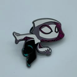 PiNS ON FiRE SKOTTiE YOUNG SPiDER-GWEN SDCC 2016 MARVEL EXCLUSiVE ENAMEL PiN SDCC MARVEL 2016