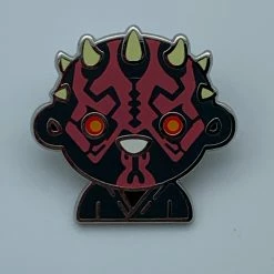 PiNS ON FiRE DARTH MAUL EMPLOYEE EXCLUSiVE STAR WARS CELEBRATiON 2016 EXCLUSiVE ENAMEL PiN